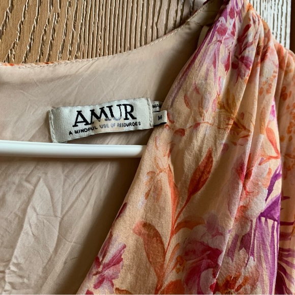 Tropical Floral Cropped Blouse with Ruffle Sleeves - Picture 2 of 6